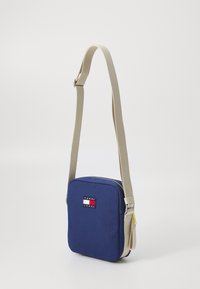 Tommy Jeans RETRO COOL REPORTER - Cross body bag - blue