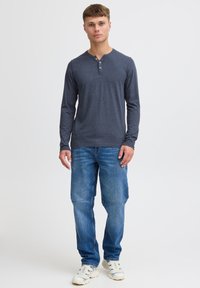 Solid RUNDHALS VOLKO - Topper langermet - mottled blue