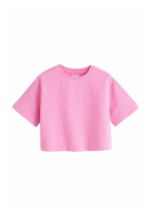 Rövid, rózsaszín, kerek nyakú, rövid ujjú, texturált anyagból készült, derékig érő póló fehér háttéren.