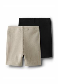 Deux paires de shorts côtelés : une couleur beige sable et une noire. Chacune dispose d'une taille élastique et d'un ourlet droit.