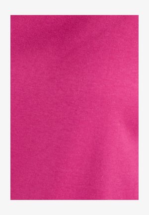 Tissu fuchsia avec une texture lisse et un léger éclat, présentant une couleur uniforme sans motifs ni détails remarquables.