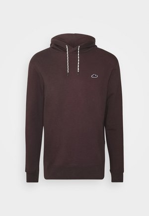 Donkerbruine hoodie met lange mouwen en witte en zwarte trekkoorden, klein wit wolkenlogo op de linkerborst, geribbelde manchetten en zoom.