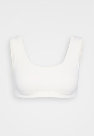 Biely rebrovaný bralet s obdĺžnikovým výstrihom a širokými ramienkami. Hladká textúra a žiadne viditeľné zapínania ani ozdoby. Jednoduchý dizajn.