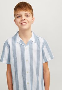 Jack & Jones Junior JPRCCSUMMER STRIPE RESORT - Overhemd - captains blue