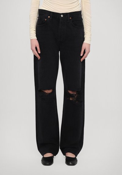 Højtaljede, brede ben sorte jeans med slidte knæområder, fem-lomme design og klassiske metalhardware detaljer.