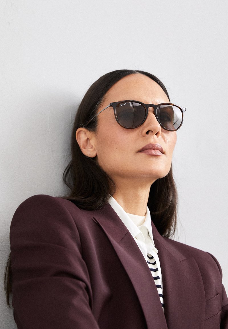 Ray-Ban Erika Dark Brown Round Sunglasses ERIKA CLASSIC Sunglasses in Transparent Dark Brown and Brown  main image 4