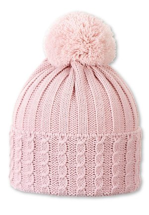Gestrickte pinke Mütze mit einem strukturierten Zopfmuster, die oben einen fluffigen Pompon und im unteren Bereich ein geripptes Design aufweist.