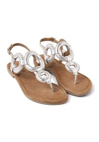 Zilver metallic teenslippers met een lusontwerp, voorzien van een bruine suède voetbed en een verstelbare enkelband. Platte zool met stiksel details.