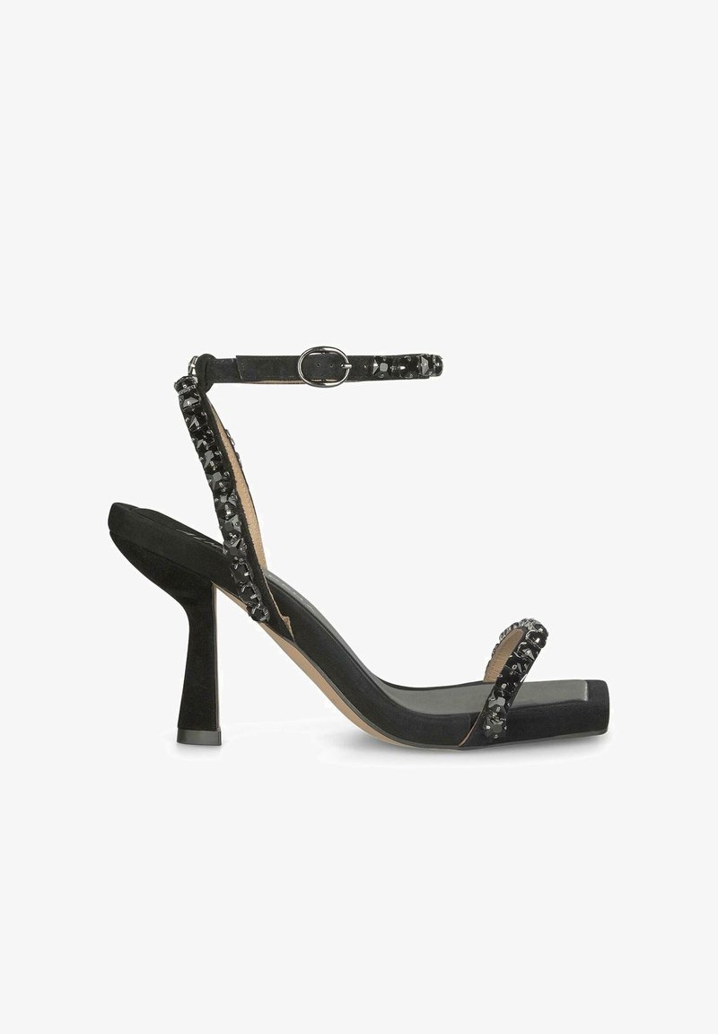 Schwarze Riemchensandalen mit Wildlederoptik, verstellbarem Knöchelriemen und verzierten Details an den Riemen; ausgestattet mit einem Blockabsatzdesign.