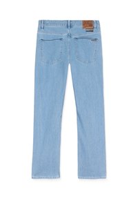Jeans en denim bleu clair avec une coupe droite, deux poches arrière et une étiquette en cuir au niveau de la taille arborant les détails de la marque.