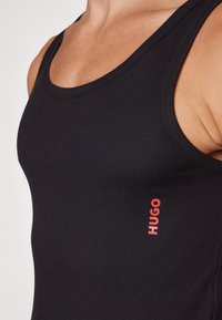 HUGO 2 PACK - Apakškrekls - schwarz/rot