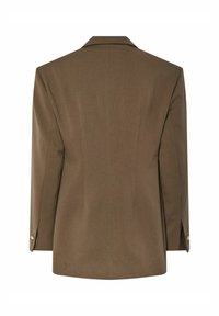 Brun blazer med en strukturerad design, slagkragar och en enda bakre slits. Har en skräddarsydd passform och guldtonade knappprydnader på ärmarna.