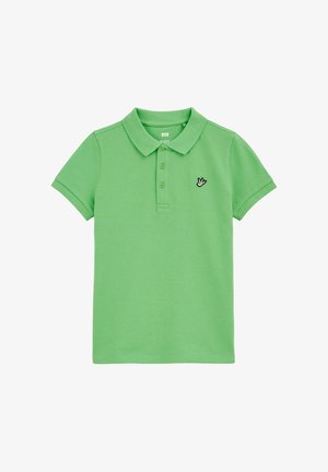 Zöld pamut póló rövid ujjakkal, három gomb a galléron, és egy kis fekete madár logó a bal mellrészen.