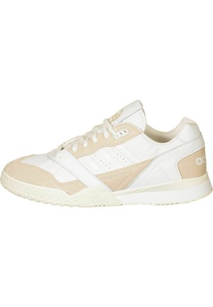 A.R. TRAINER - Sneakers laag - ftwr white