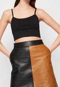 Even&Odd Linne - black