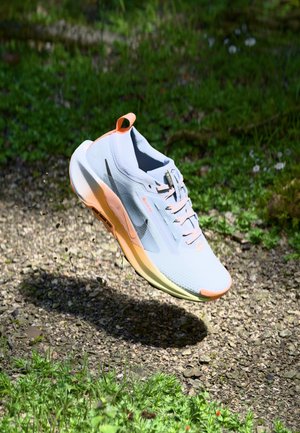 REACTX PEGASUS 5 GTX - Trailové bežecké topánky - ghost/black/malt/orange pulse/alabaster