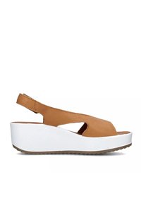 Sandalo con tacco a cuneo in pelle marrone con ritagli, suola piatta bianca, cinturino regolabile, suola testurizzata per una buona aderenza. Design casual e leggero.