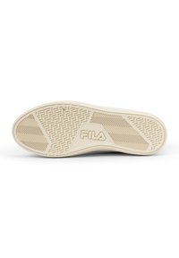 Sole di sneaker in gomma bianca con modelli di presa testurizzati, caratterizzata da una tonalità beige e il logo Fila integrato nel design.
