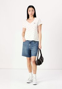 Levi's® PERFECT - Základné tričko - off white