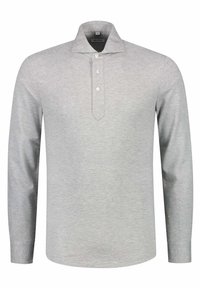 Grijze langemouwen polo met een drieknoopsluiting, kraag en een rechte zoom. Gemaakt van een gestructureerde katoenen stof.