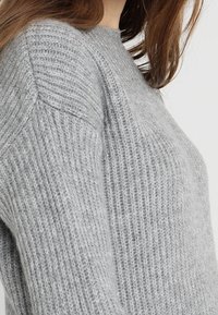 Mavi Sweter