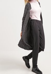 QS Strickjacke - black