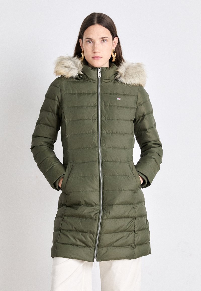 Tommy Jeans ESSENTIAL HOODED  - Kaput ispunjen paperjem - fatigue green