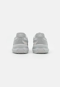 adidas Originals ZENTIC  - Sporta apavi - stone/dash grey/core black