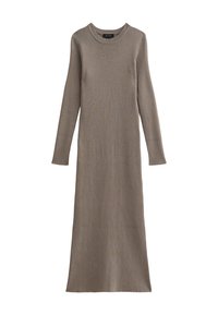 Lange, geribbelde jurk in taupe, met een ronde halslijn en lange mouwen. Eenvoudig, aansluitend ontwerp zonder zichtbare hardware of patronen.