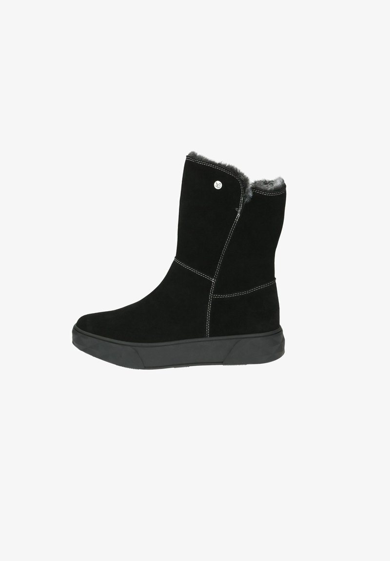 Botas de ante negras de media pantorrilla con forro de pelaje sintético, detalles de costura y suela de goma negra, que presentan un detalle de logo en el lateral.