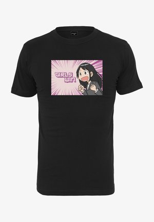 Schwarzes T-Shirt mit einem bunten Grafikmotiv eines Charakters, pinkem Hintergrund mit einem Ausbruch und dem Text "GIRLS WIN" in lila Schrift.