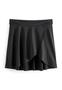 Jupe noire en tissu lisse, présentant un design croisé, une taille large et un ourlet asymétrique pour une apparence fluide.