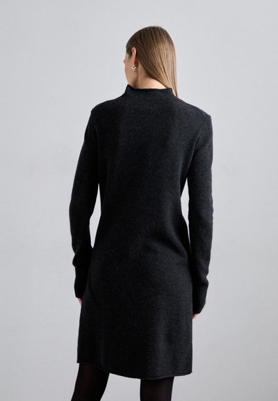 Filippa K FUNNEL NECK DRESS - Strikkjoler - anthracite