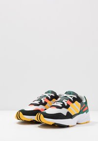 Adidas Originals Yung 96 Sneakers Laag Grey One Bolt Gold Solar Red Grijs Zalando Nl Adidas Originals Yung 96 Sneakers Laag Grey One Bolt Gold Solar Red Grijs Zalando Nl