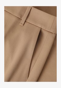 Vybrané, light camel