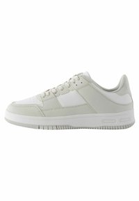 EDIT COURT   REGULAR FIT - Sportbačiai - grey white