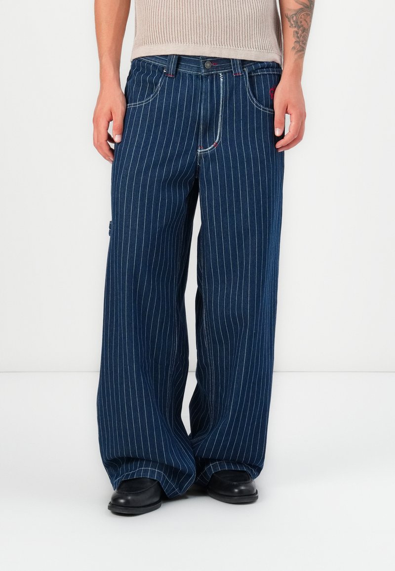 Jaded London - PINSTRIPE CARPENTER UNISEX - Jeans a sigaretta - blue, Ingrandire