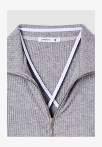 Selezionato, grigio medio melange
