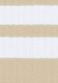 Beige-weißer, horizontal gestreifter Strickstoff mit gerippter Textur.