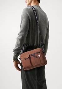 Mads Nørgaard - BEL ONE CAPPA BAG UNISEX - Skuldertasker - cambridge brown Miniaturebillede 1