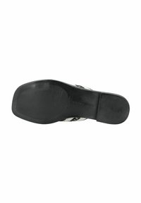 Semelle extérieure en caoutchouc noir avec une texture antidérapante, dotée d'un talon fin noir et d'une tige en tissu tissé au motif rayé noir et blanc.