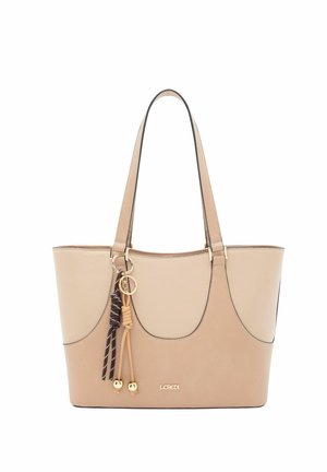 Borsa a mano in pelle beige e marrone chiaro con doppi manici e nappine decorative pendenti con anelli dorati e perline.