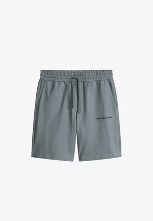 Shorts à taille élastique grise avec poches avant et cordon de serrage, ornés d'un petit texte noir "MARC O'POLO DENIM" sur la jambe droite.