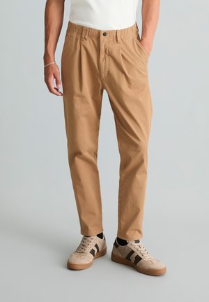 Marc O'Polo DENIM WOVEN PANTS - Broek - roasted peanut
