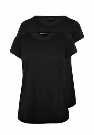 Dwie proste czarne koszulki z krótkim rękawem i okrągłym dekoltem, ułożone na sobie na białym tle.