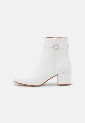 Klassiset nilkkurit - white