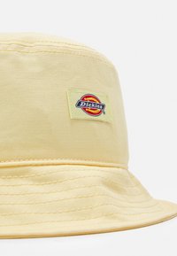 Dickies CLARKS GROVE BUCKET UNISEX - Chapéu - pale banana
