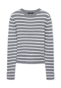Grauer langärmeliger Ripp-Pullover mit weißen horizontalen Streifen und rundem Ausschnitt, flach ausgelegt.
