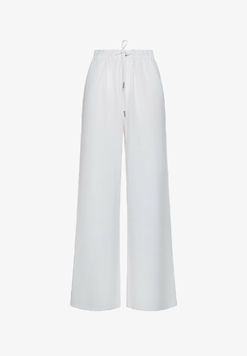 Pantaloni bianchi a gamba larga realizzati in tessuto leggero, con una vita regolabile tramite cordoncino e una sottile texture. Nessun motivo o accento visibile.