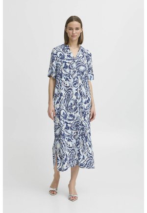 Abito lungo a fantasia floreale in blu e bianco, maniche corte, colletto con bottoni, con fessure laterali e una silhouette fluida.